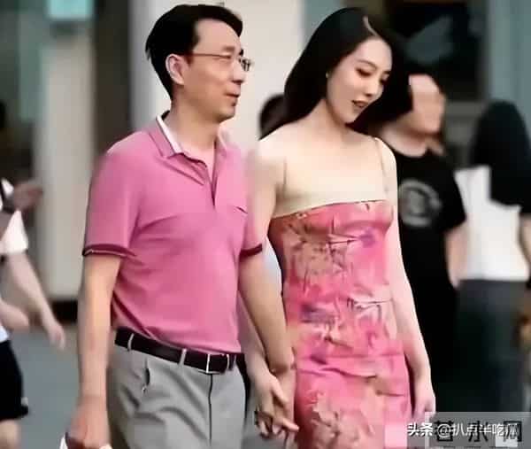 董小姐最开始唱的是谁