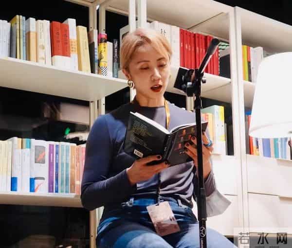 费启鸣辟谣与何炅牵手