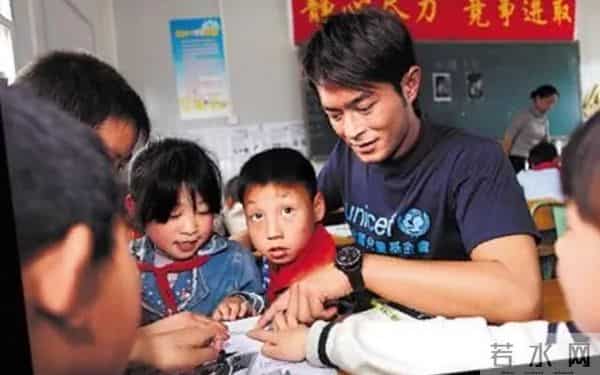 卓伟爆料古天乐捐学校内幕