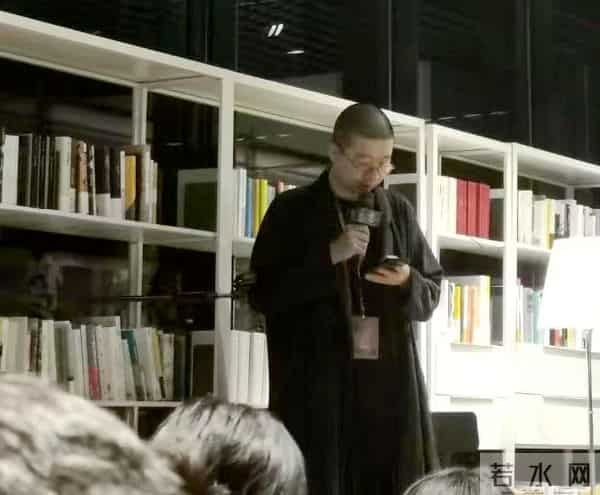 费启鸣辟谣与何炅牵手