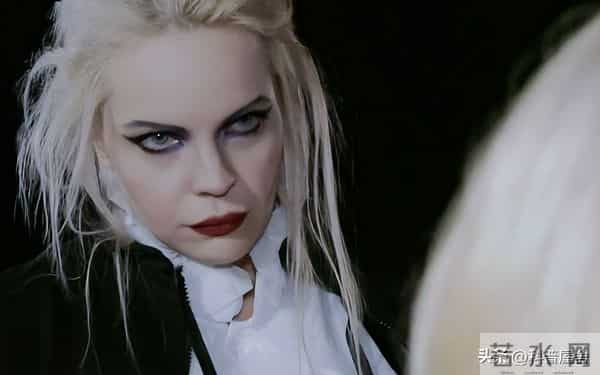 朱莉王承认自己不是通灵者