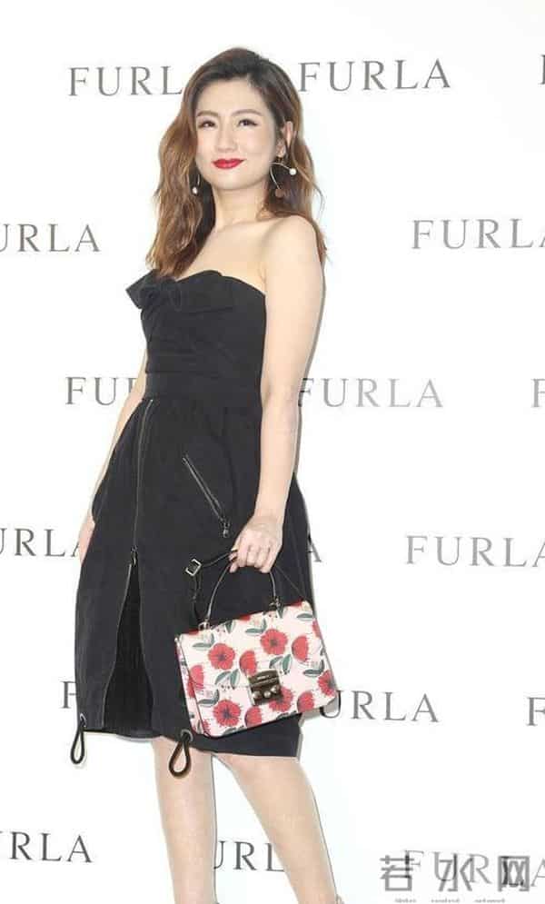 selina被赶出家门