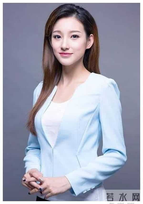 中央电视台主持人李平