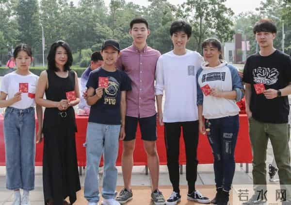 张艺谋七个孩子