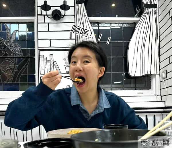 杨丽萍透露小彩旗近况