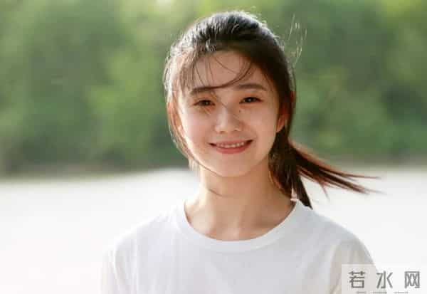 朱亚文环抱刘浩存好亲密