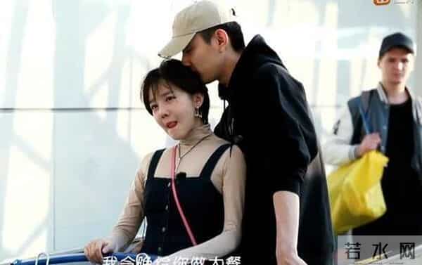 于小彤刘美含接吻