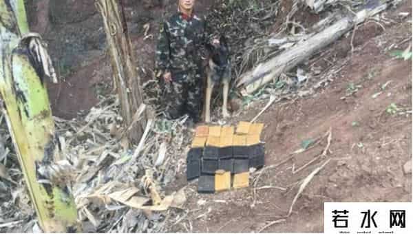 40777,18岁列兵缉毒牺牲 亲属祭扫现场“全员马赛克”