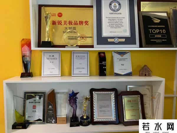 张良伦,一线 - 张良伦出现了!百家商户集结贝贝集团“讨债”,7位代表参与谈判