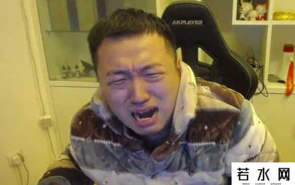 纠纠,药水哥连麦纠纠出意外，跪地拜佛却惹恼房管，水友：这下玩大了