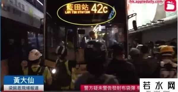 深海同志,干得漂亮!这次,苹果日报”立功”了!这一车黑衣人港警收下了