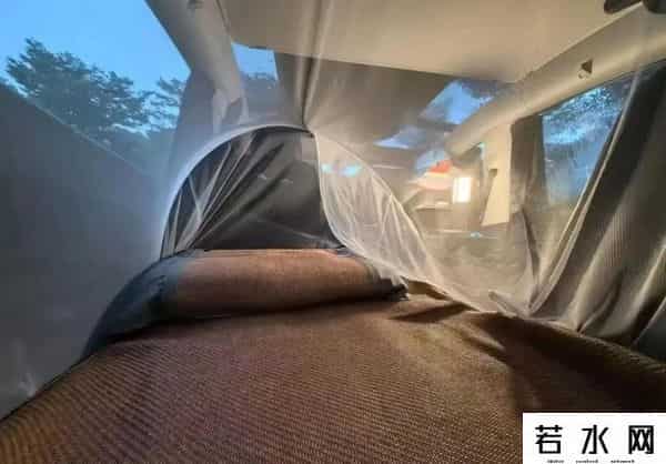 移动公寓,住进车里的年轻人:不租房不买房,5平米最自由