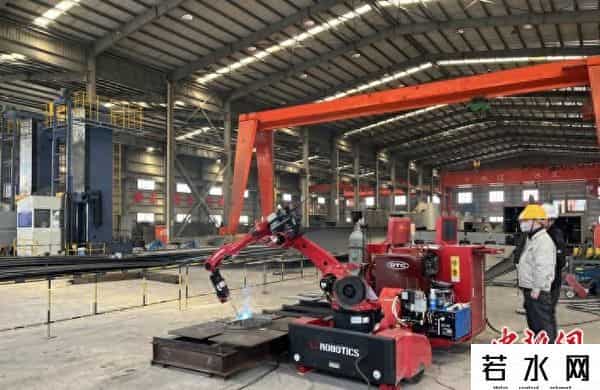 金属机器人,西藏最大金属结构厂首台焊接机器人投产运行