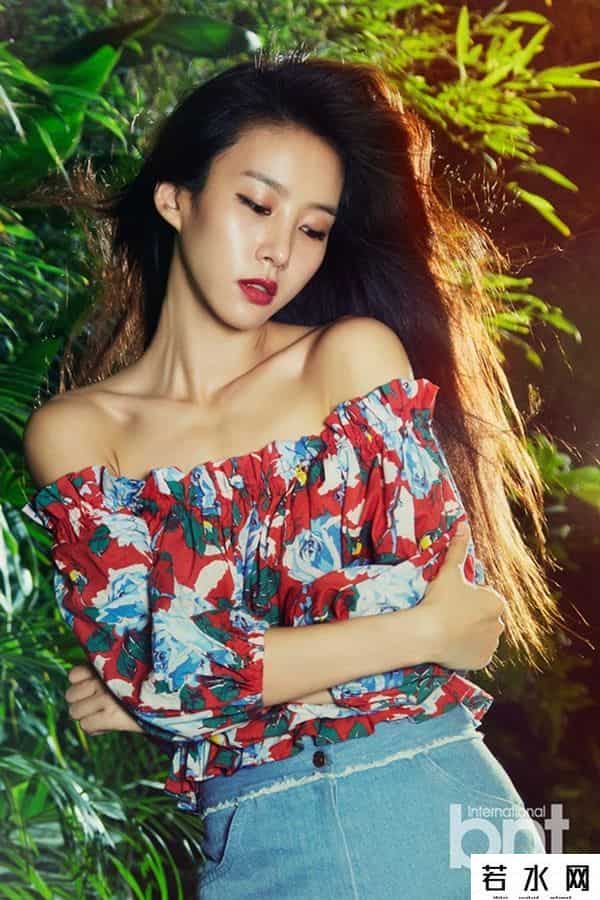 金正敏,演员金正敏拍bnt写真 半露香肩性感迷人