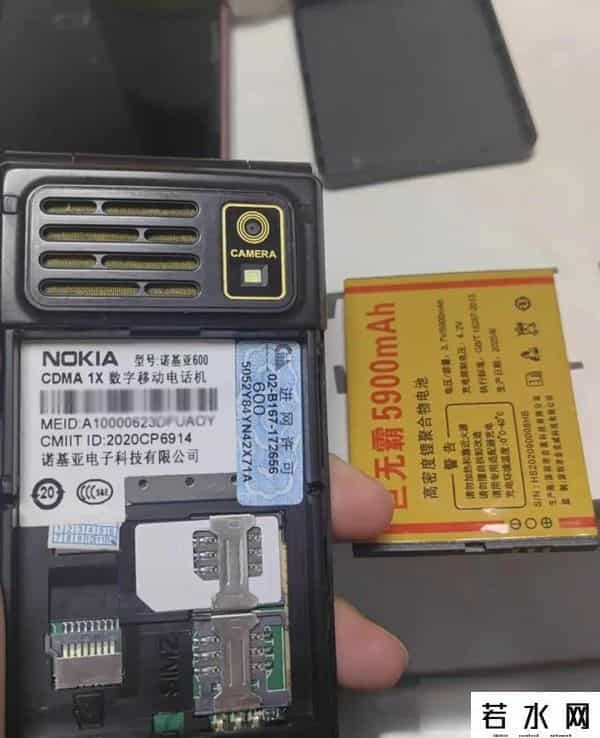 诺基亚山寨机,闲鱼遇怪机,诺基亚5900竟是山寨货,电池大得吓一跳