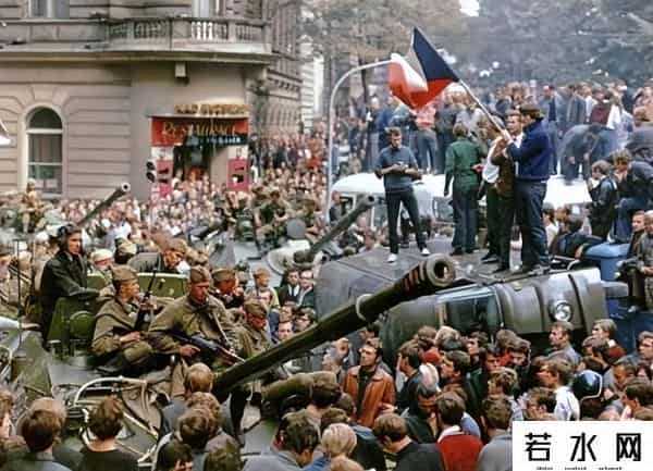 操比电影,每10万人中,就有7人拍过成人电影,捷克色情业究竟有多疯狂?