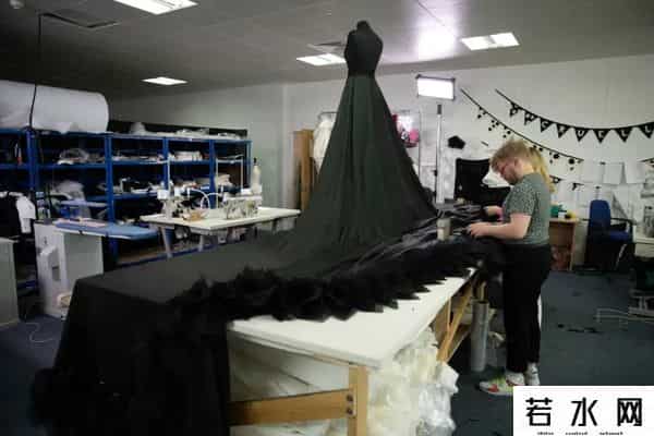 影视捆绑,捆绑《穿普拉达的女王》，这部时尚电影配吗？