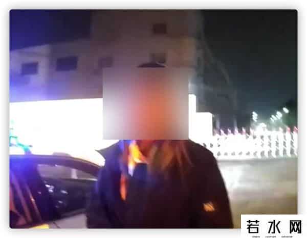 新娱乐直播,网红男扮女装进女浴室直播，被当场抓获称想涨粉，遭网友痛批无耻