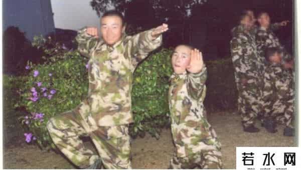 40777,18岁列兵缉毒牺牲 亲属祭扫现场“全员马赛克”