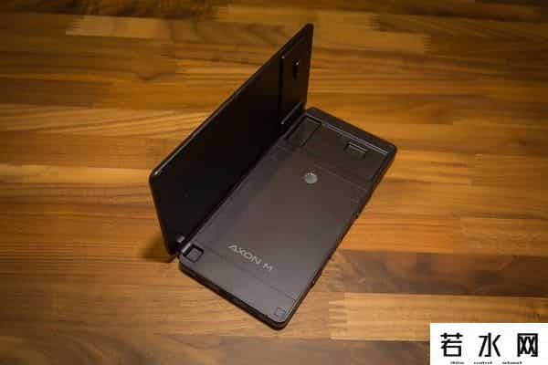 axon m,不喜欢全面屏?折叠双屏中兴Axon M上手