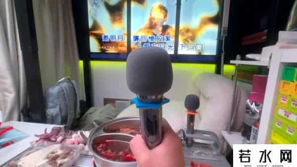 移动公寓,住进车里的年轻人:不租房不买房,5平米最自由