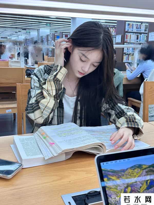 触碰的旋律,聆听旋律，触碰灵魂：音乐的情感密码