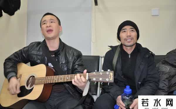 怒放摇滚,11年前,农民工兄弟,翻唱汪峰歌曲爆火,登上春晚,如今怎样了