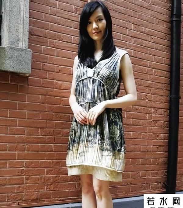 张家振,她是娱乐圈“最渣”的女演员,无缝衔接17个男人,48岁仍身材火辣