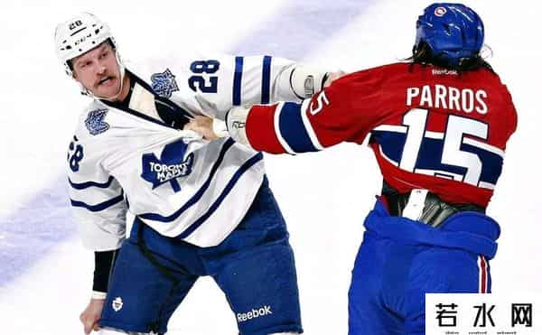 冰球对战,冰球斗殴是传统？俄罗斯队员与美国互殴，现场播放战歌《喀秋莎》