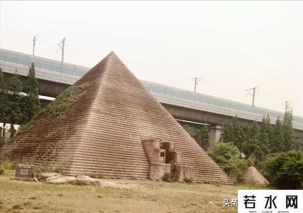 山寨乐园,成都最早的“山寨”景区——世界乐园,为什么已是断壁残垣?