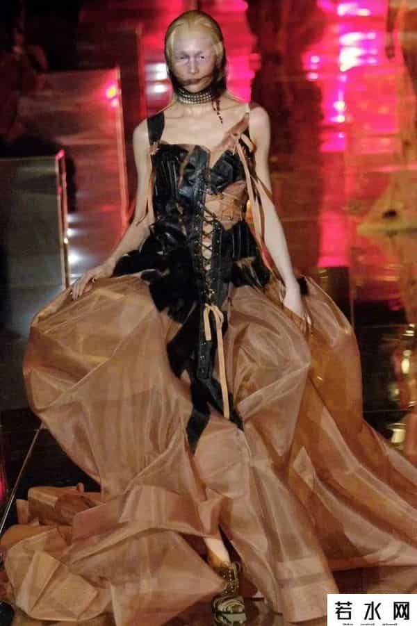 影视捆绑,捆绑《穿普拉达的女王》，这部时尚电影配吗？