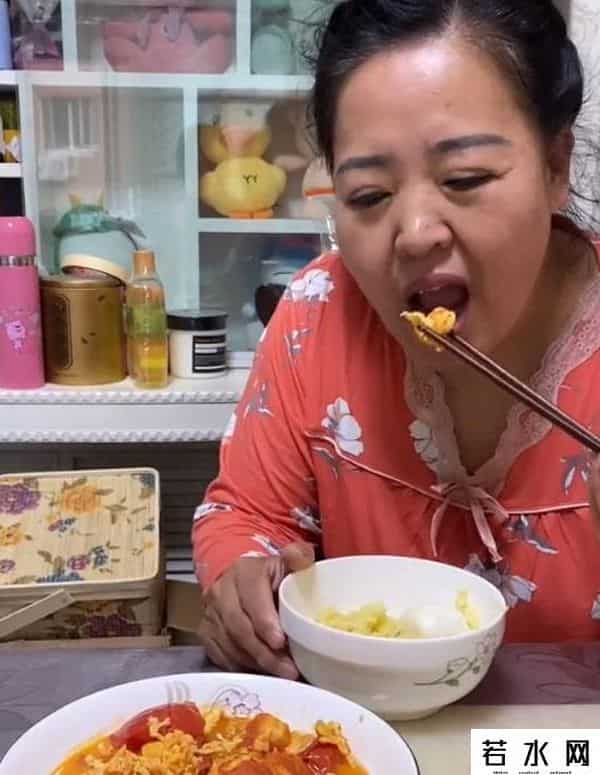 于海龙泡泡龙,吃播泡泡龙意外去世,29岁体重320斤,生前脸上黑斑是早有预兆?