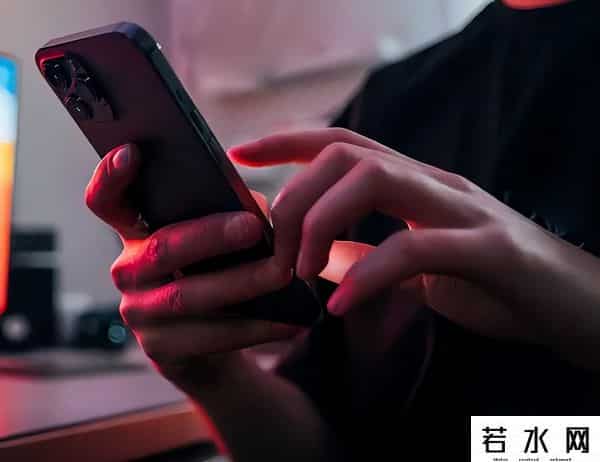 欧美成人网站,为什么黄色网站能让你免费看?看清真相后,你还敢继续浏览吗?