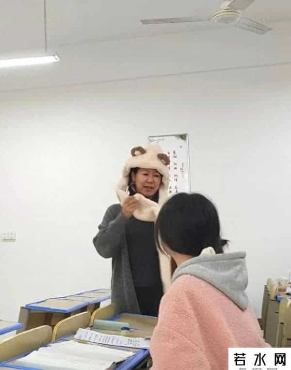 一万日元,日语老师暑假回乡,却因1万日元命丧家中!