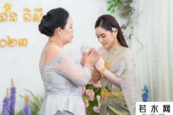 女同性恋网,柬埔寨一对女同性恋结婚
