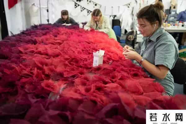 影视捆绑,捆绑《穿普拉达的女王》，这部时尚电影配吗？