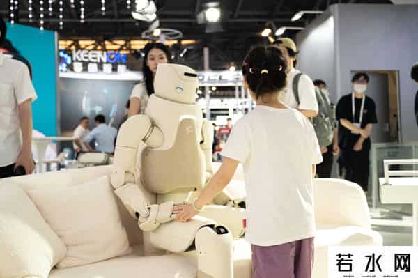 机器人大白,“大白”来了,傅利叶首次公开人形机器人GR-3,莫兰迪配色主打交互