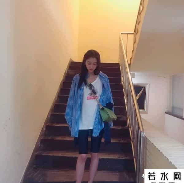 娃娃稀有私服,22岁关晓彤校园私服太露富，上万衣品不重样，默默成校园豪气女神