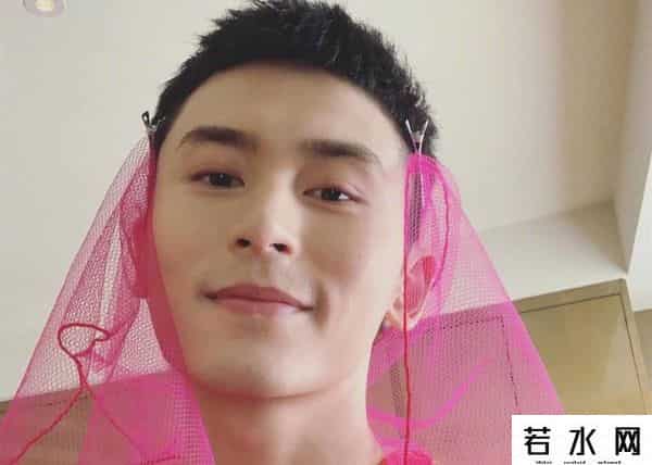 张哲瀚照片,张哲瀚彻底凉了，27个代言全部被切割，综艺和电影资源也相继搁浅