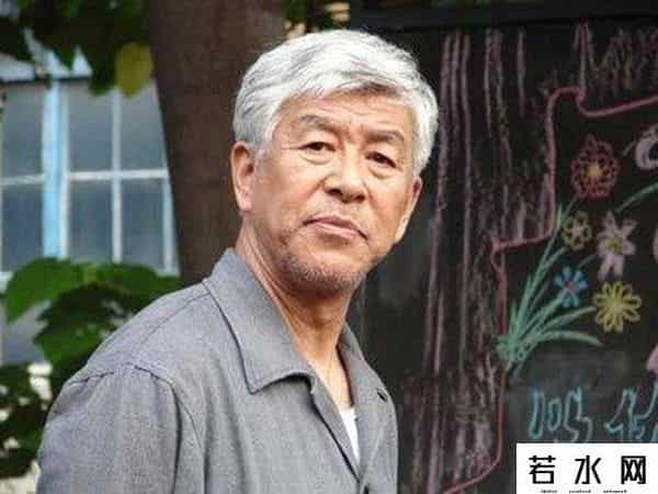 小峰峰图片,玩金条长大，住360平四合院，儿子年收数十亿，为何74岁还在拼？