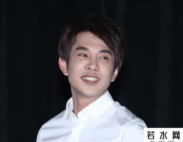 王青 冯建宇,《一路向南》将映 冯建宇将与王青庆祝出道1周年