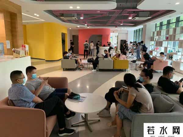 张良伦,一线 - 张良伦出现了!百家商户集结贝贝集团“讨债”,7位代表参与谈判