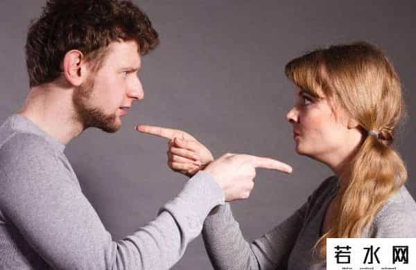 孔令荣,岳父资助他创业，赚10亿后，对妻子拳脚相向，还赶走岳父