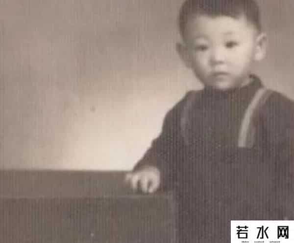 小峰峰图片,玩金条长大，住360平四合院，儿子年收数十亿，为何74岁还在拼？