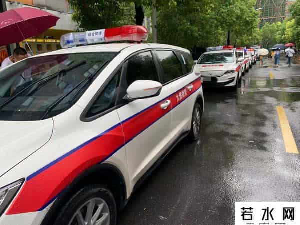 张良伦,一线 - 张良伦出现了!百家商户集结贝贝集团“讨债”,7位代表参与谈判