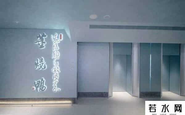 大董烤鸭店,“大董”董振祥：一半门店亏损，靠小而强破局！