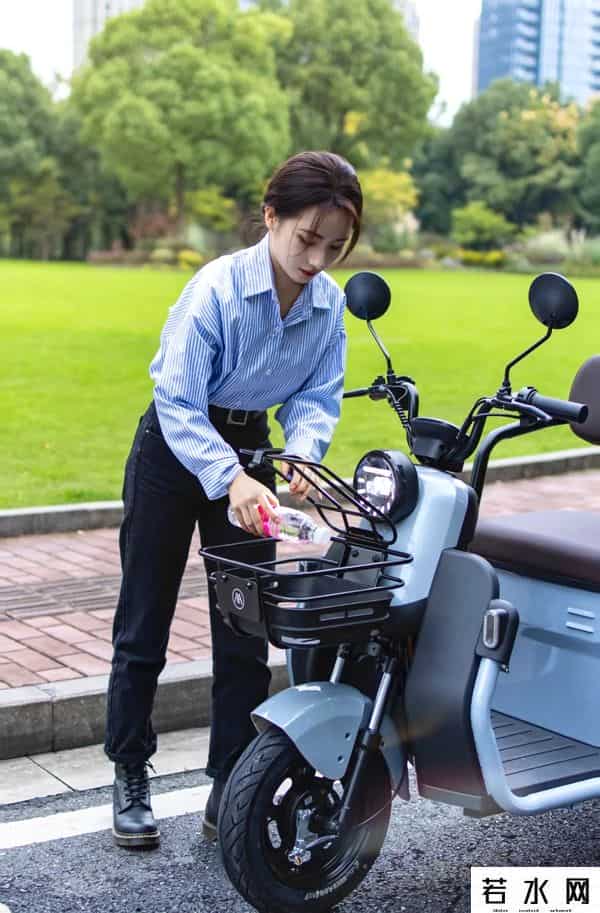 h200,爱玛星耀H200评测,续航百公里,时尚靓丽,适合老人和接送小孩