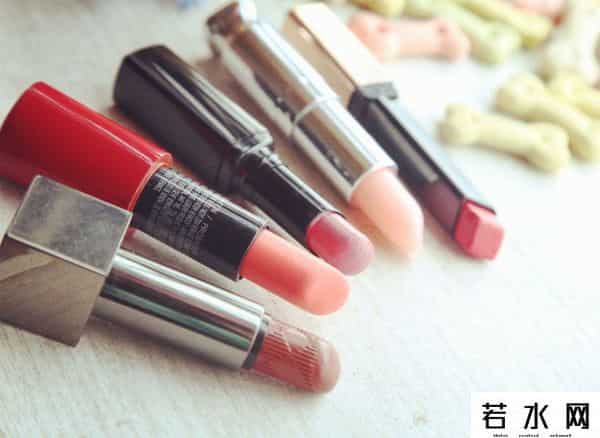 雅蔻官网,「踏雪」口红试色篇:唇唇欲动,绽放唇美年华