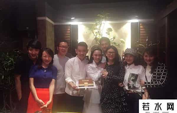 呼啦最强音,沈梦辰叉开腿豪迈吃龙虾 八一八湖南台女主播们的现状杨乐乐休工李湘名利双收