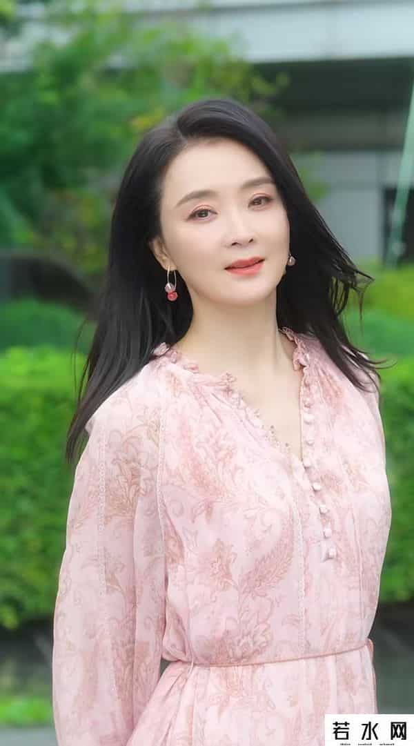 时代秀,“晴格格”王艳直播带货被骂，两场卖了3000多万，老公被多次限高